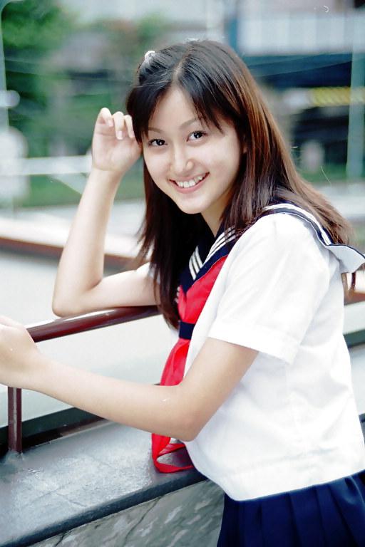 25P High school girls 02