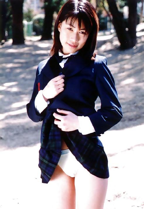 25P High school girls 02