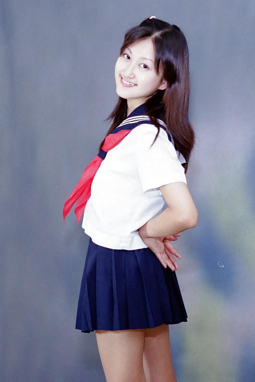 25P High school girls 02