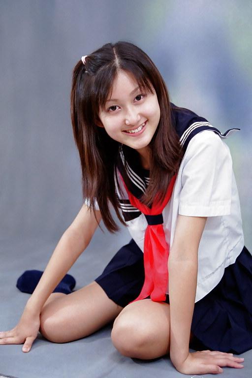 25P High school girls 02