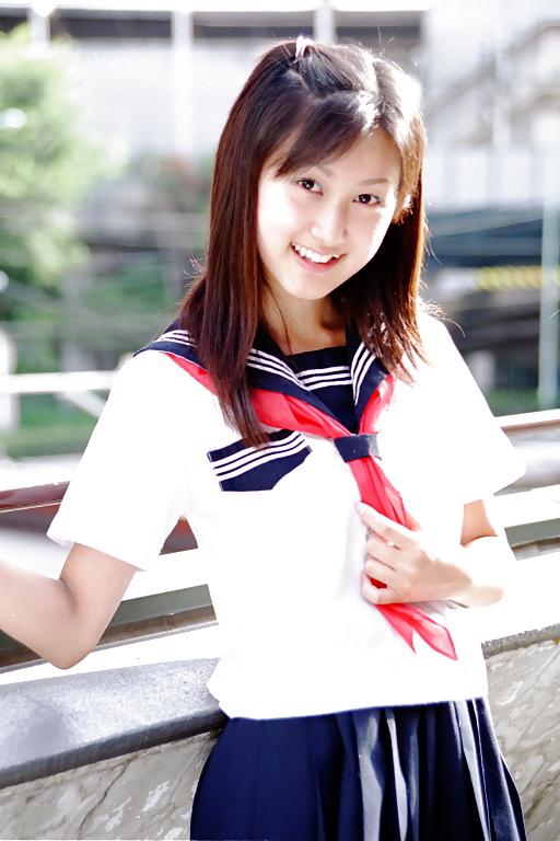 25P High school girls 02