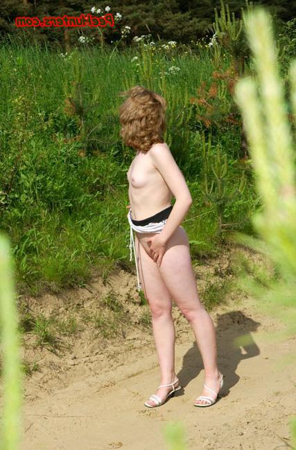 16P Spying on teen peeing near the country road