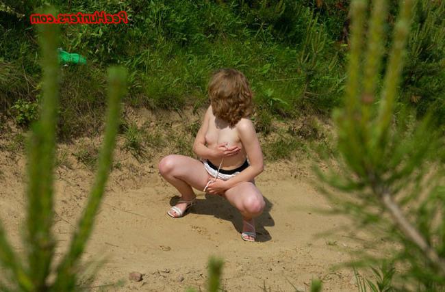 16P Spying on teen peeing near the country road