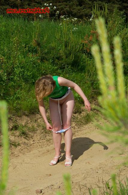 16P Spying on teen peeing near the country road