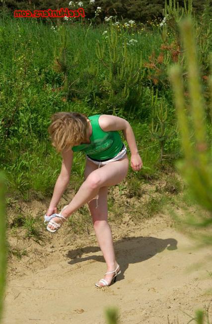16P Spying on teen peeing near the country road