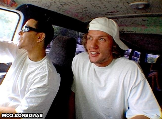 16P unsuspecting bimbos get on the bus and get the gut crushed