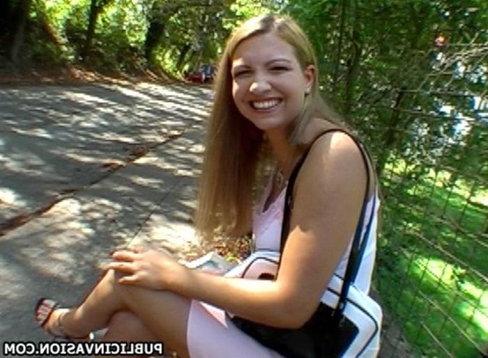 16P babe in the bus stop get tempted to blowjob