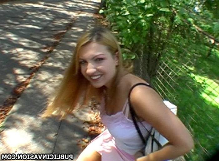16P babe in the bus stop get tempted to blowjob