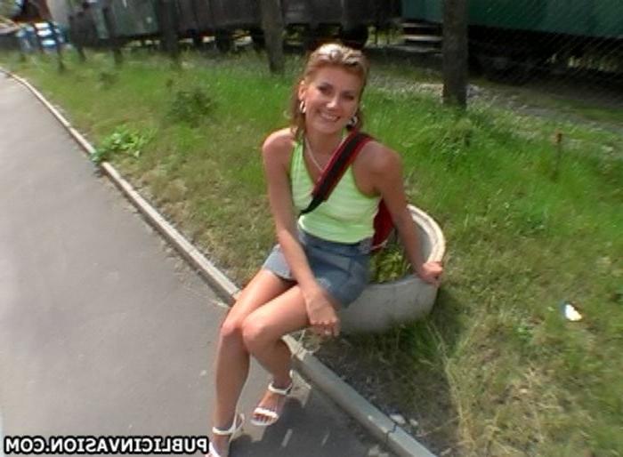 16P a babe from a bus stop blowjob for a bucks