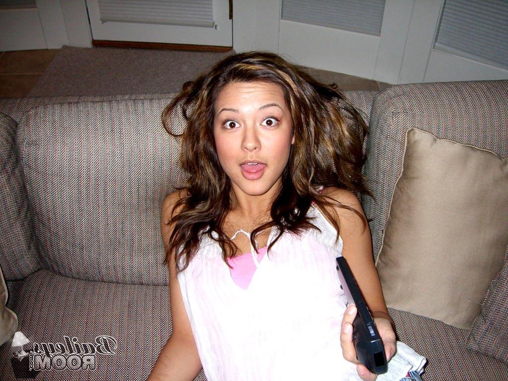 15P Busty topless teen watching tv in her cute panties