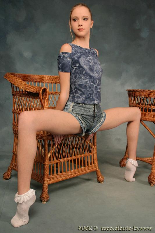 12P European teen gymnast spreads panties wide