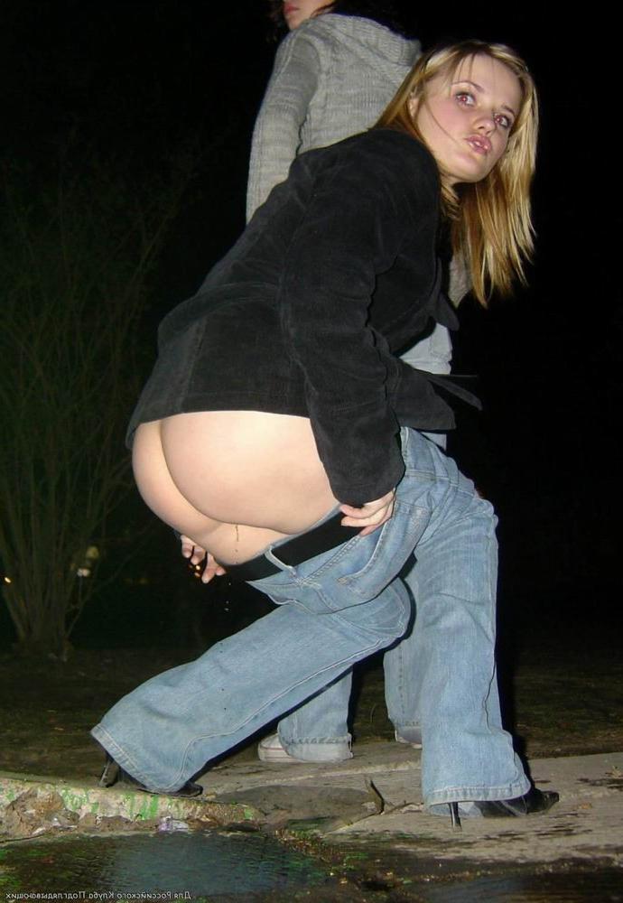 16P voyeur teens pissing outdoor