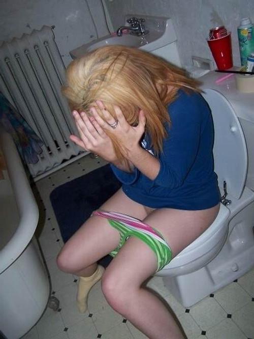 16P voyeur teens pissing outdoor