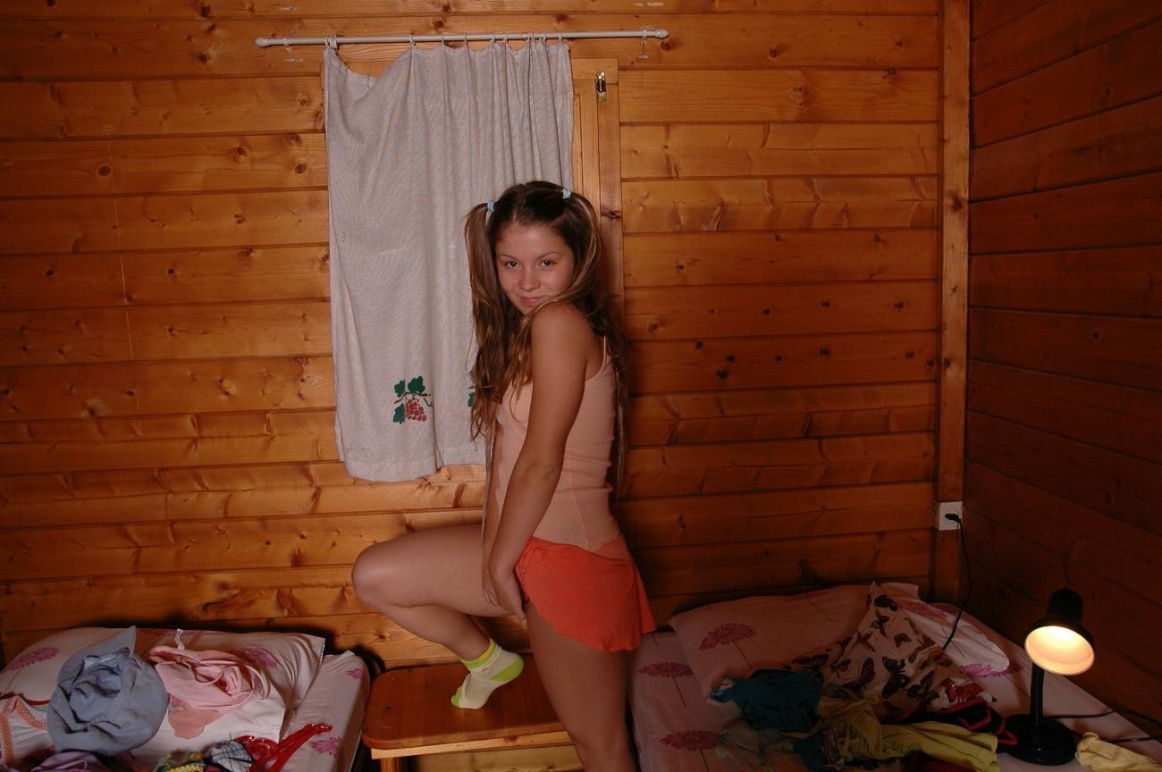 15P Emily shows her nice tits to us in the sauna