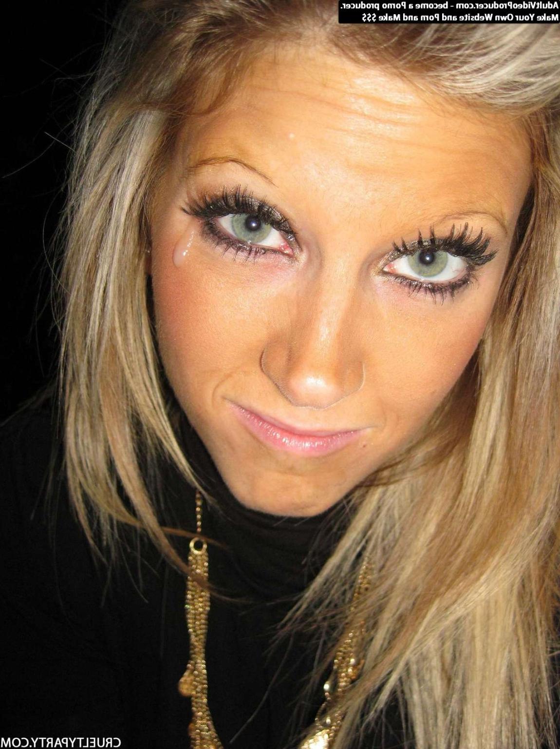 25P Jade Summers does to a male strip club and violates the dancer