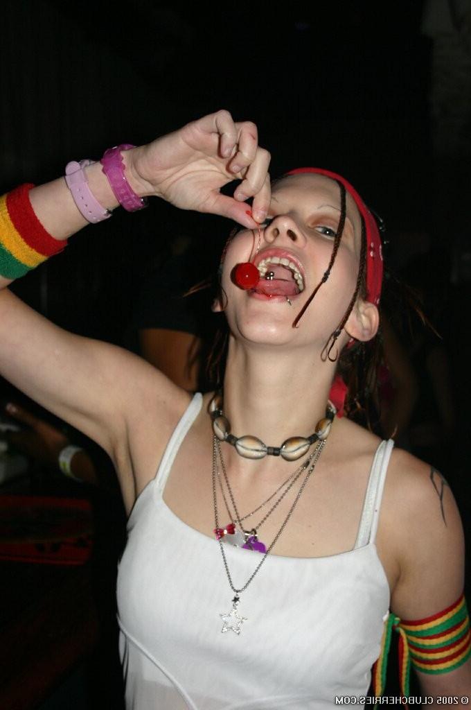 16P Night Club Loses Control Over The Horny Drunk Girls Within