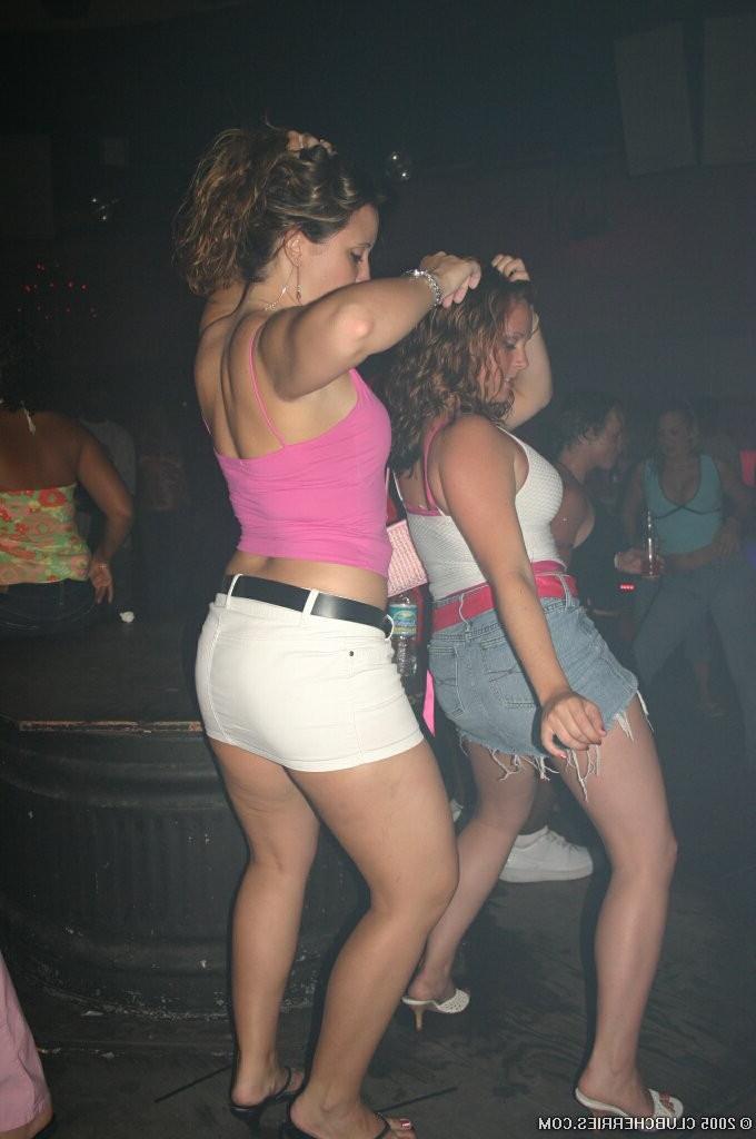16P Night Club Loses Control Over The Horny Drunk Girls Within