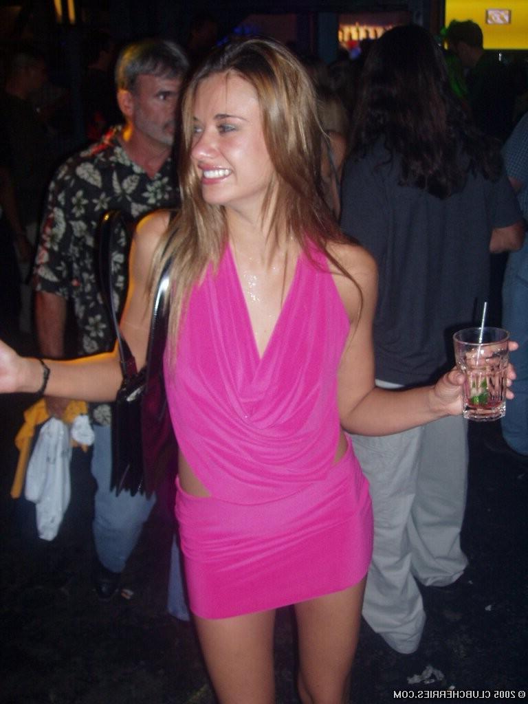 16P Drunk Horny Girls Go Wild In Wild and Crazy Night Club