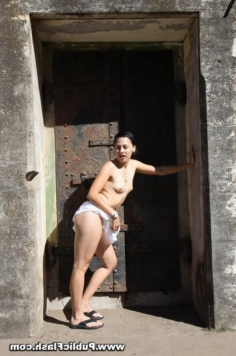 16P Naughty Lil Public Nudist Fully Naked Outdoors Near Frisco Bay