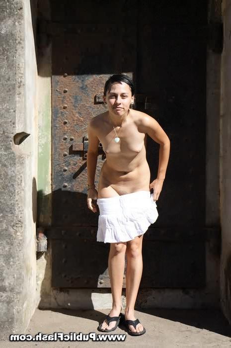 16P Naughty Lil Public Nudist Fully Naked Outdoors Near Frisco Bay