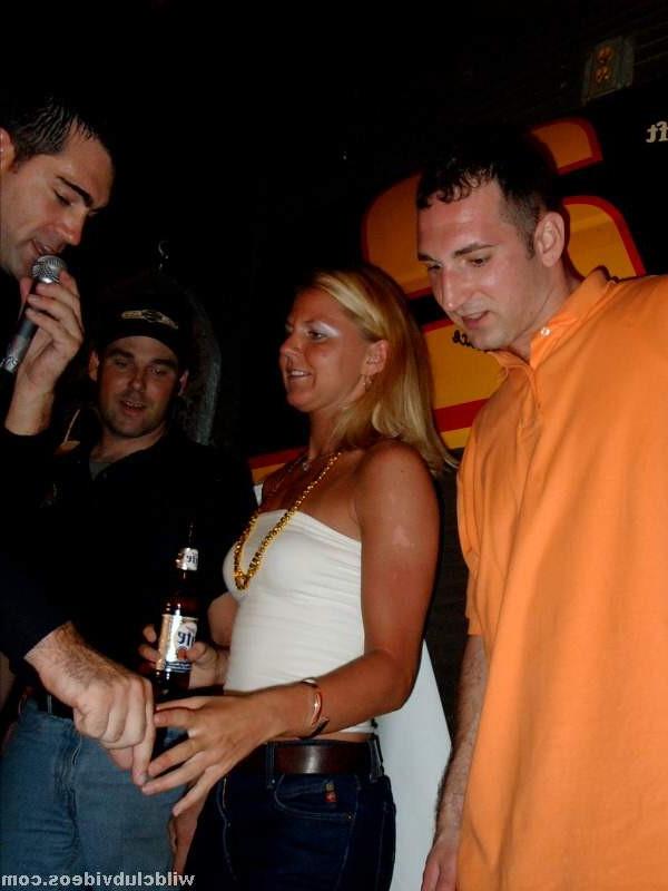 16P Wet t-shirt party