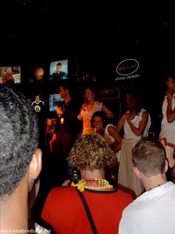 16P Wet t-shirt party