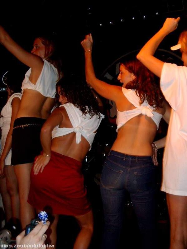 16P Wet t-shirt party