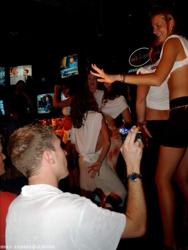 16P Wet t-shirt party