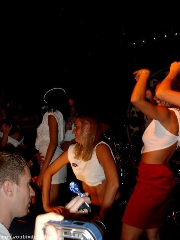 16P Wet t-shirt party