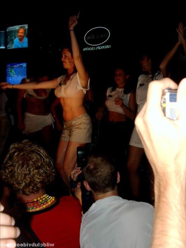 16P Voyeur Wet T-Shirt Party