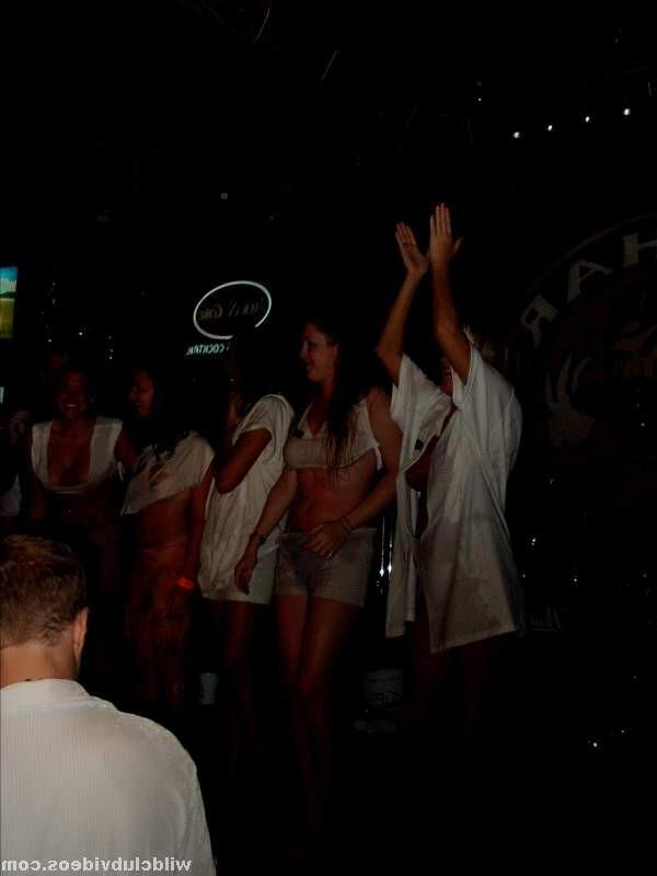 16P Voyeur Wet T-Shirt Party