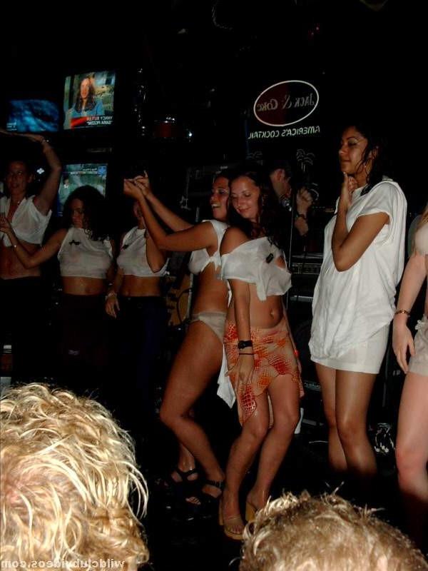 16P Voyeur Wet T-Shirt Party