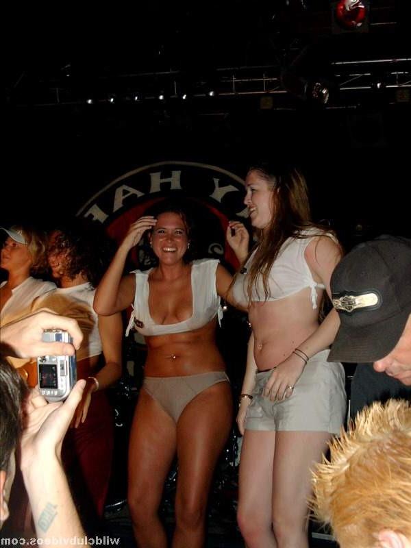 16P Voyeur Wet T-Shirt Party