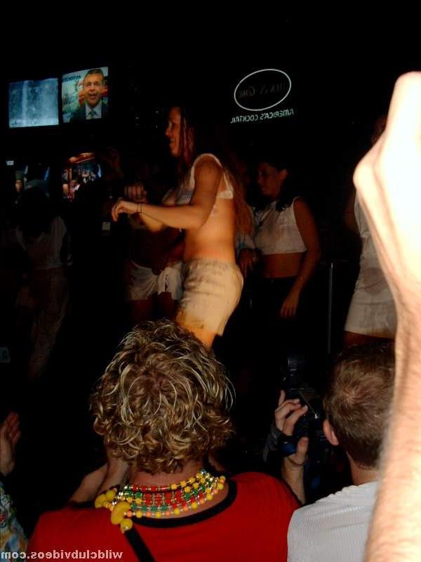 16P Voyeur Wet T-Shirt Party