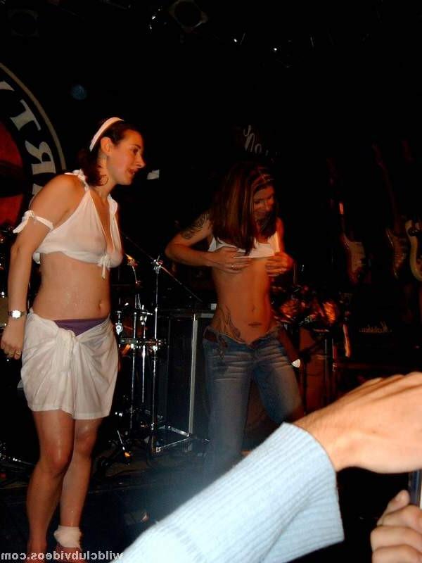16P Teens wet t-shirt party