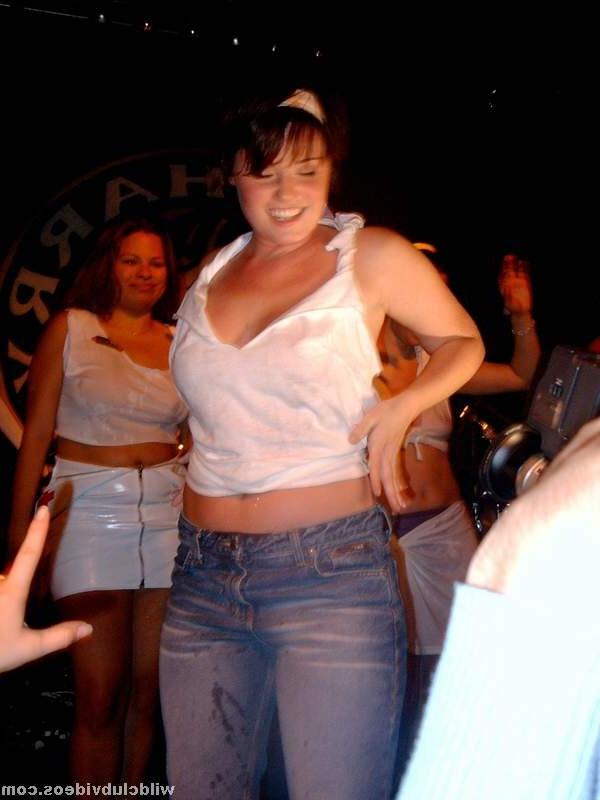 16P Teens wet t-shirt party