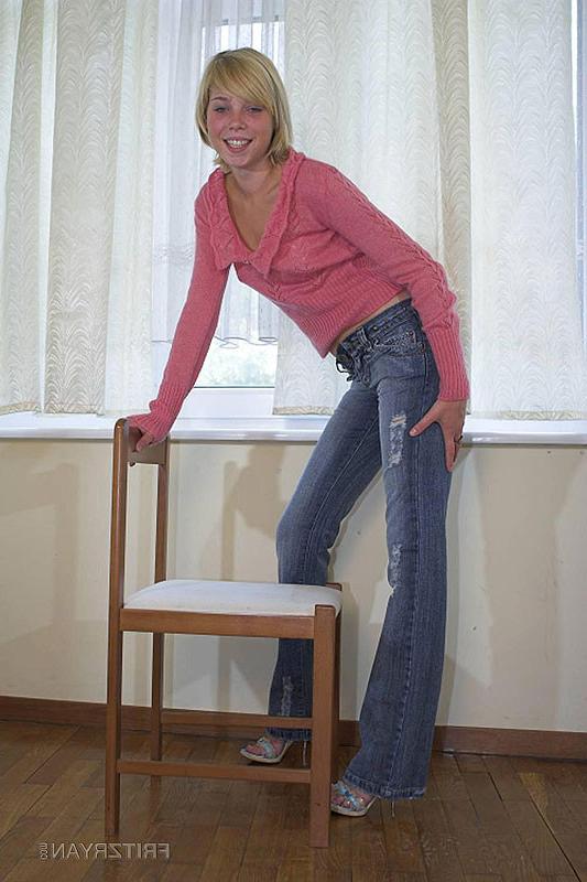 12P Cute first time teen in hot sexy poses