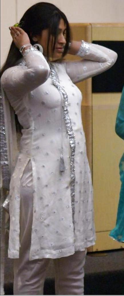 18P Paki sluts in satin salwar kameez