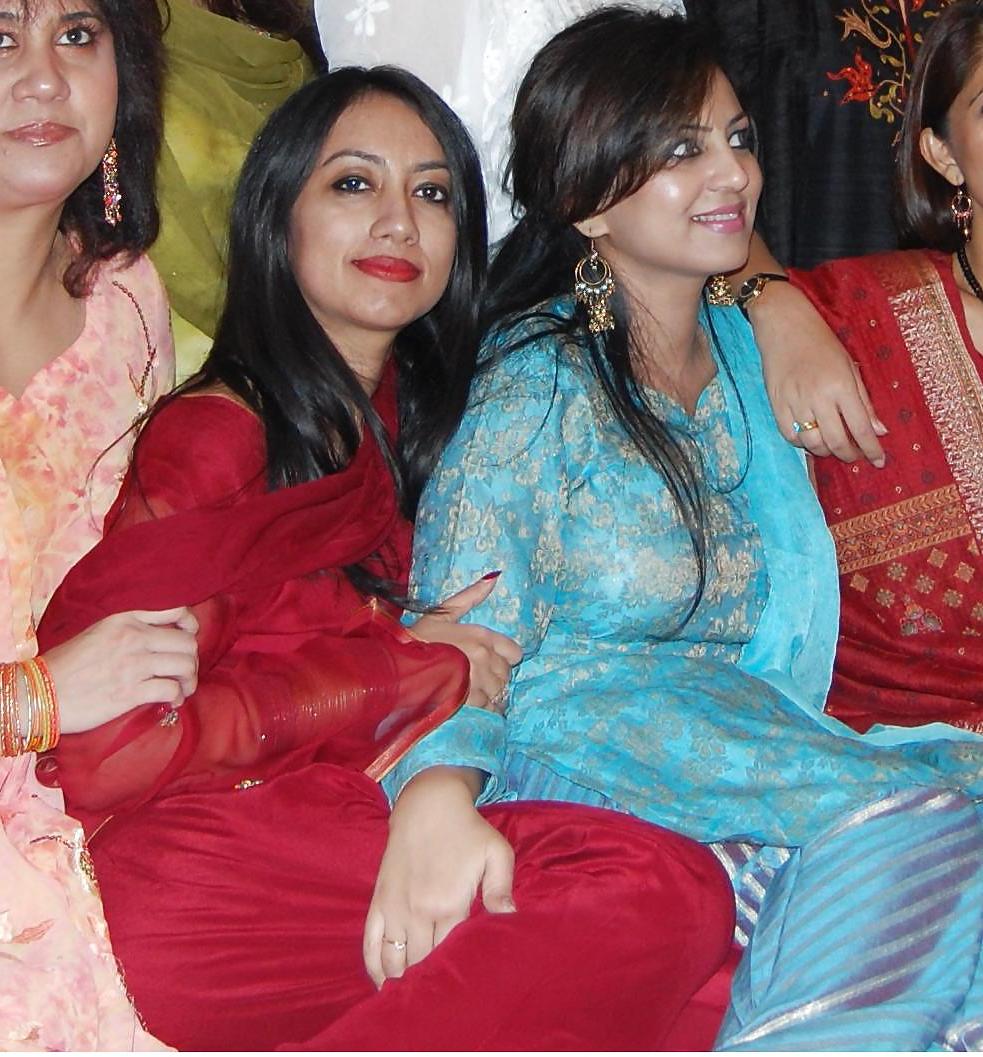 18P Paki sluts in satin salwar kameez
