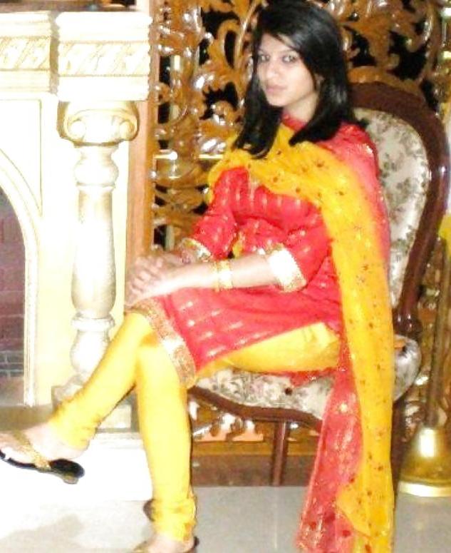 18P Paki sluts in satin salwar kameez