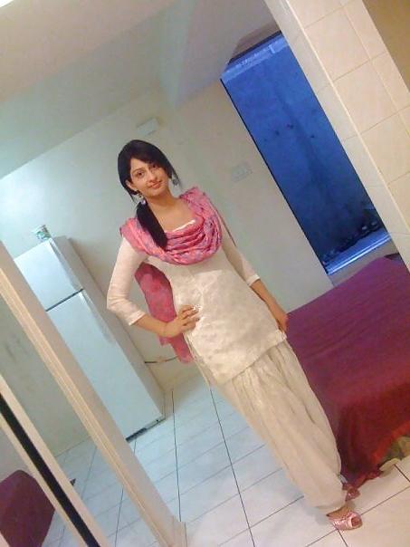 18P Paki sluts in satin salwar kameez