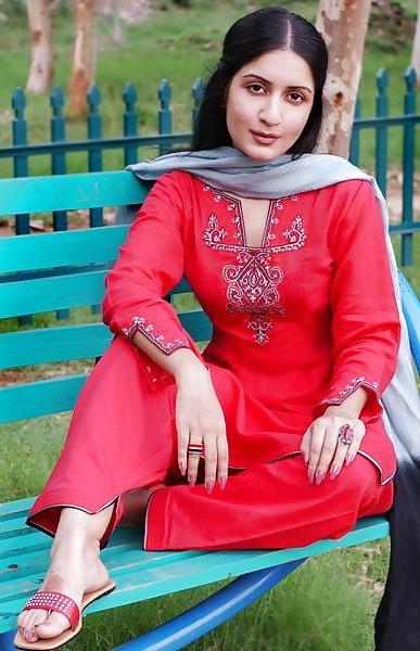 18P Paki sluts in satin salwar kameez