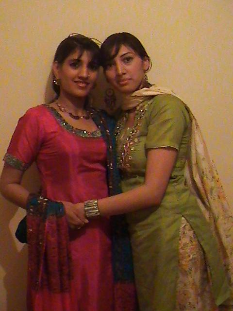 18P Paki sluts in satin salwar kameez