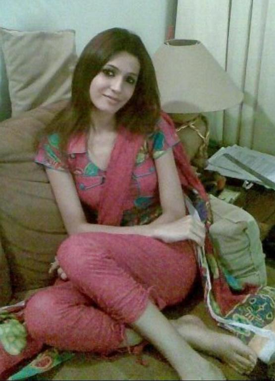 18P Paki sluts in satin salwar kameez