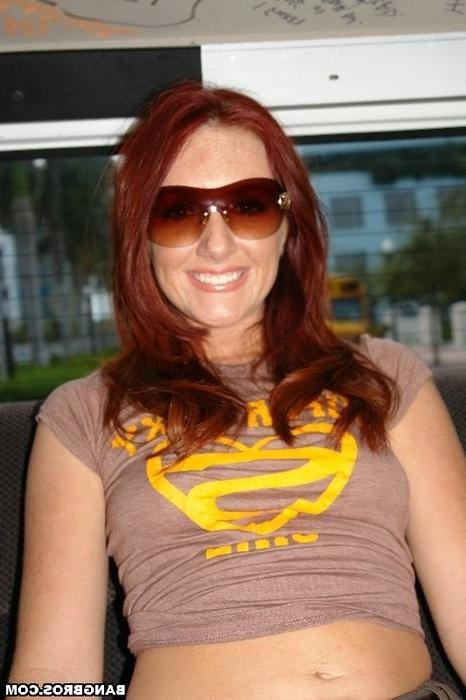 16P another redhead babe fucked inside a bus shows