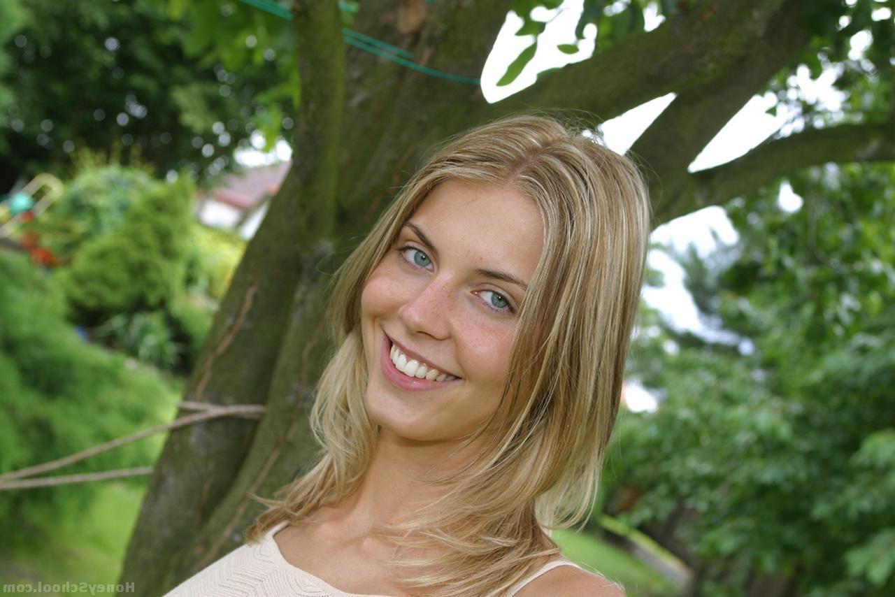 15P Tall Blond Teen In The Yard