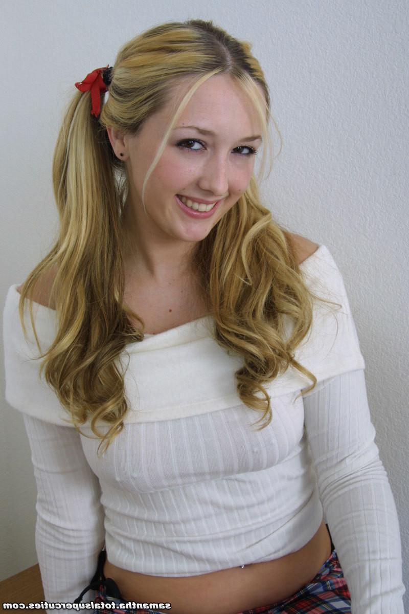 16P Schoolgirl in uniform