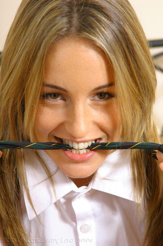 15P Horney teen babe Melanie Walsh in her school uniform