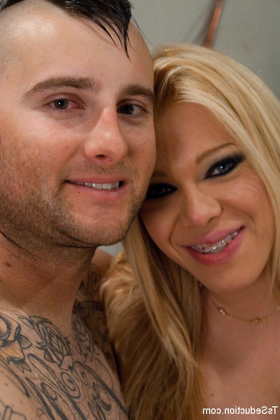 15P Paris ts latina seduces macho guy sucks him off ass fucks him