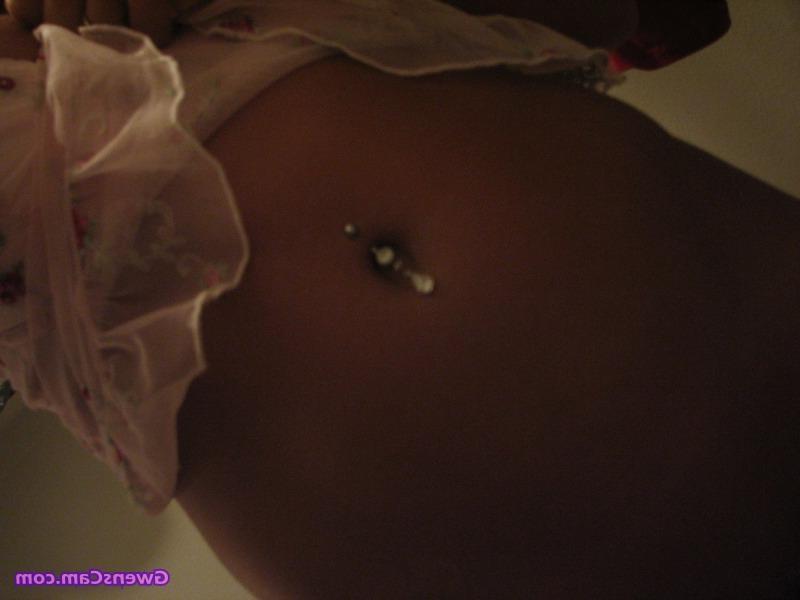 17P Hot amateur Gwen takes webcam pictures